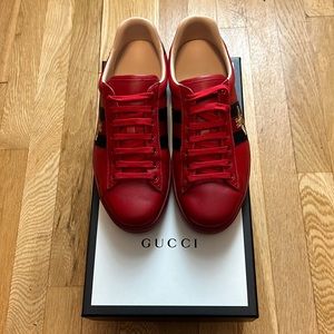 Gucci ace red color